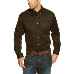 Ariat Men's Solid Twill Classic Fit Shirt