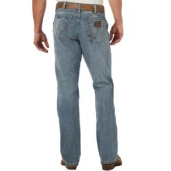Wrangler Men's Retro Relaxed Fit Bootcut Jeans